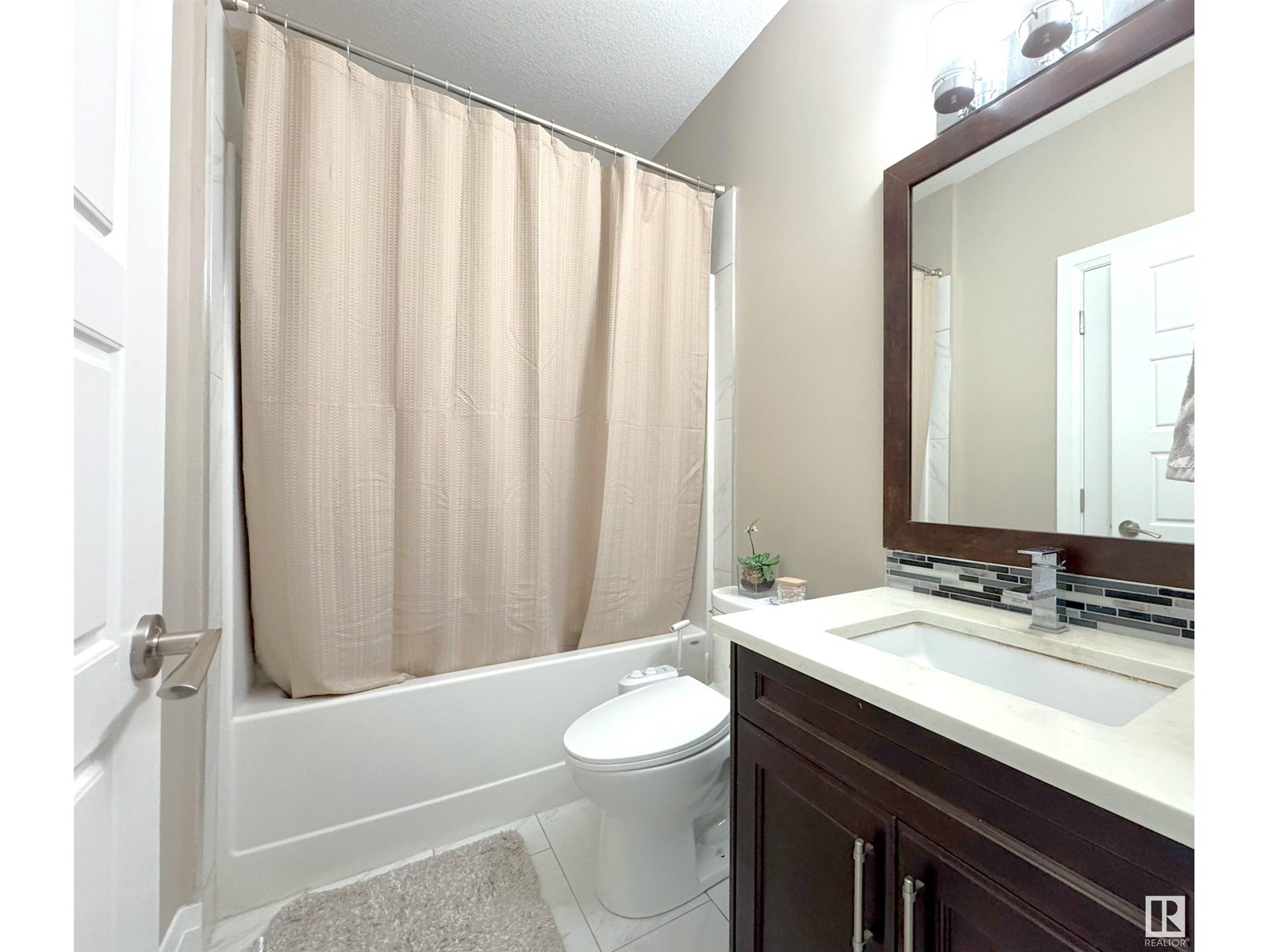 Photo 33 of 5121 1 B Av Sw, Edmonton AB