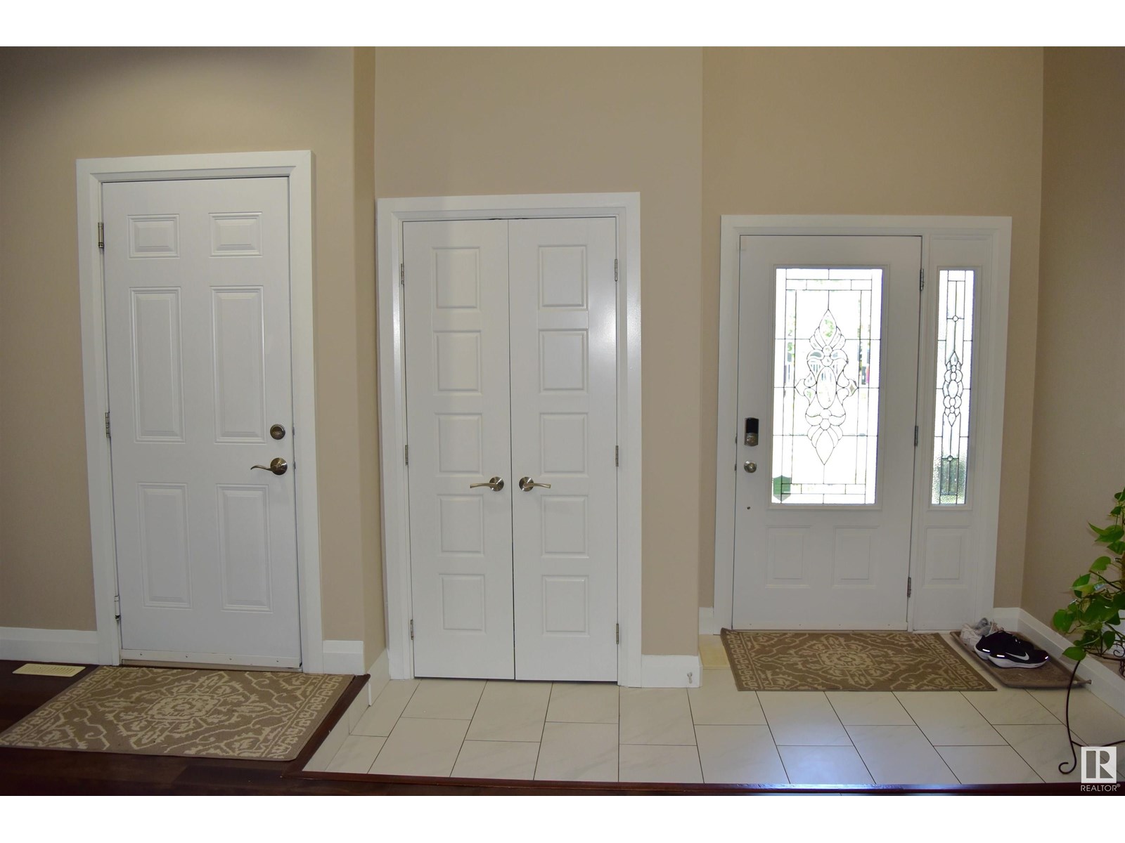 Photo 5 of 5121 1 B Av Sw, Edmonton AB