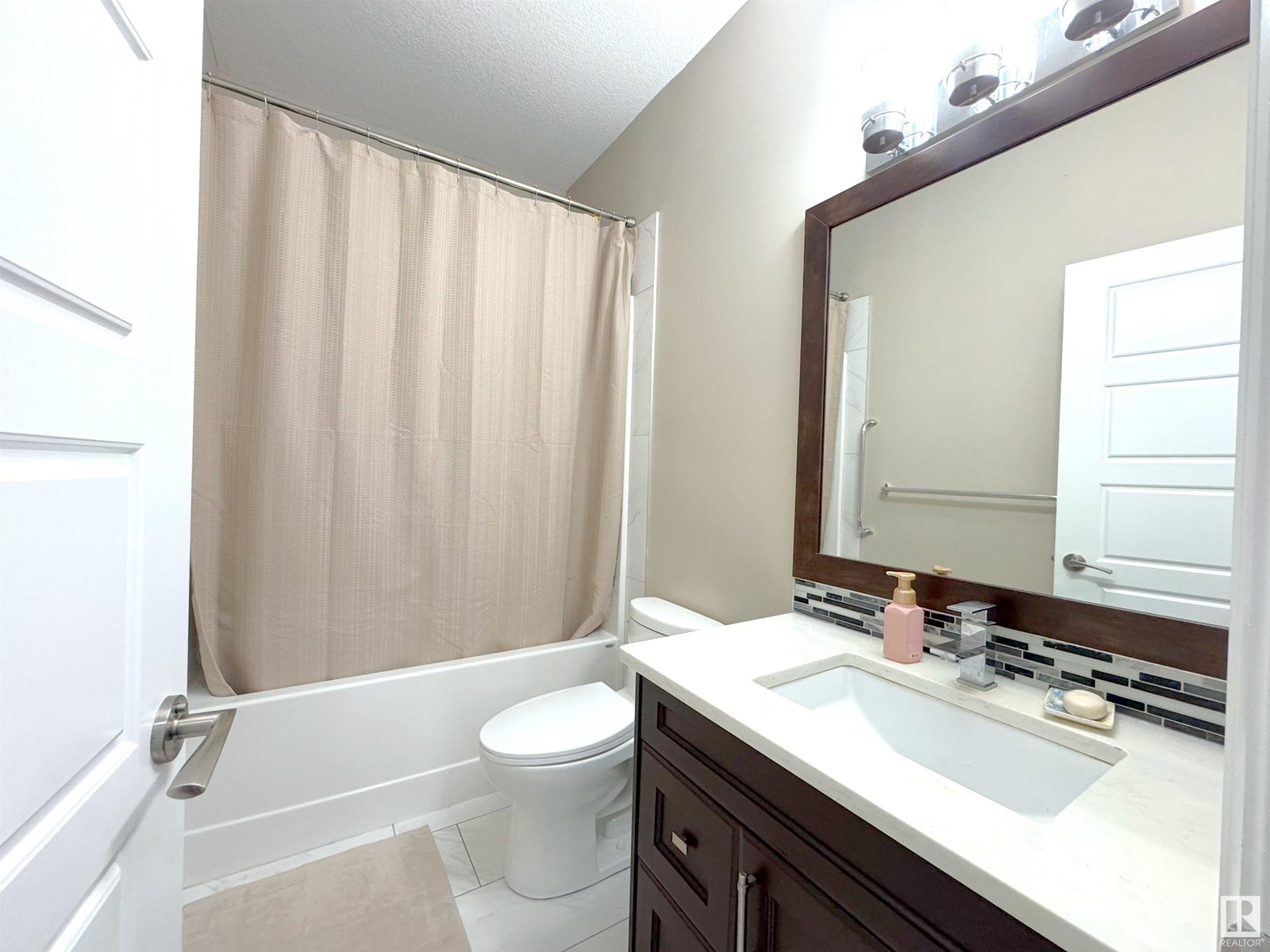 Photo 37 of 5121 1 B Av Sw, Edmonton AB