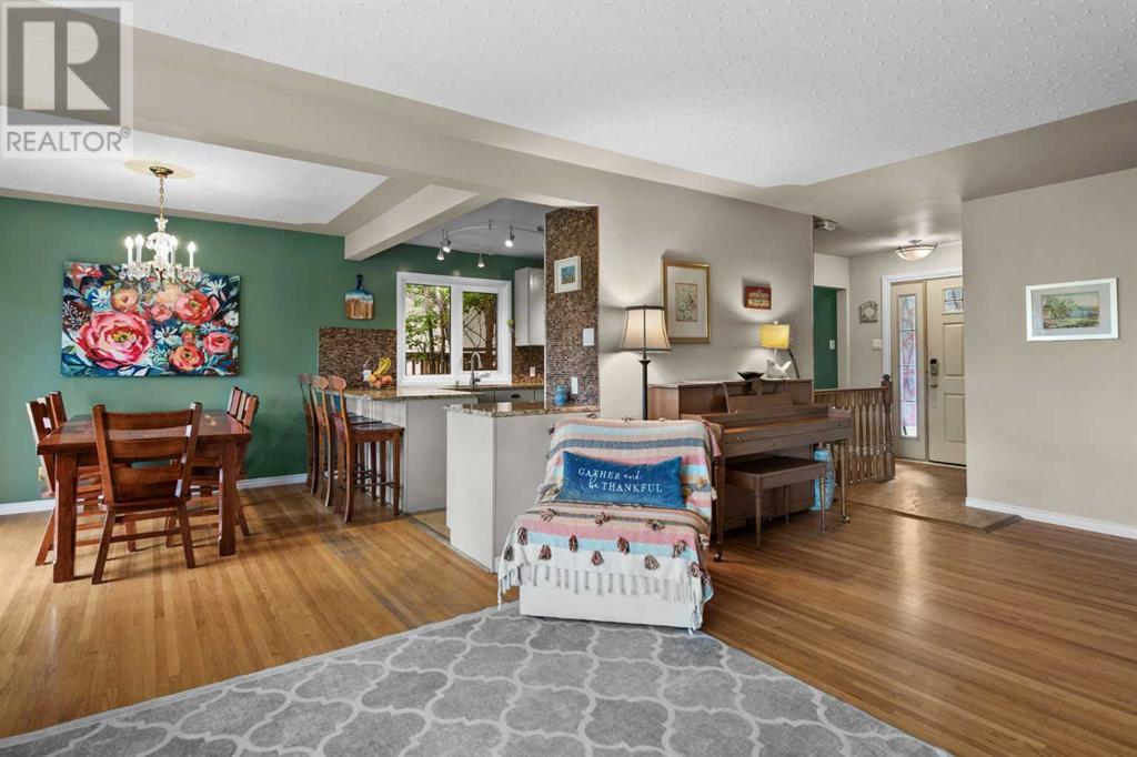 Photo 7 of 73 Cumberland Drive Nw, Calgary AB