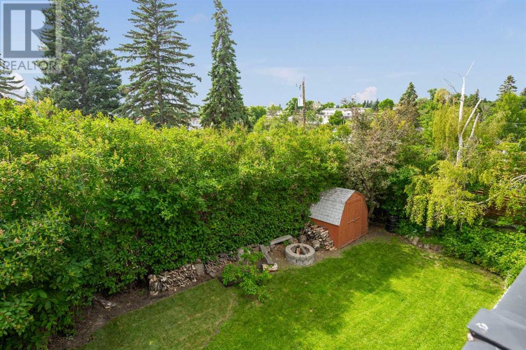 Photo 17 of 73 Cumberland Drive Nw, Calgary AB