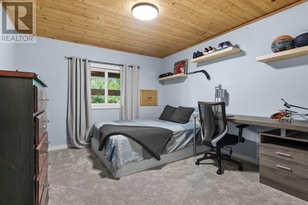 Photo 30 of 73 Cumberland Drive Nw, Calgary AB