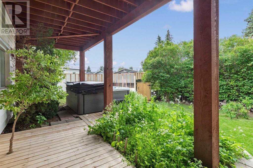 Photo 40 of 73 Cumberland Drive Nw, Calgary AB