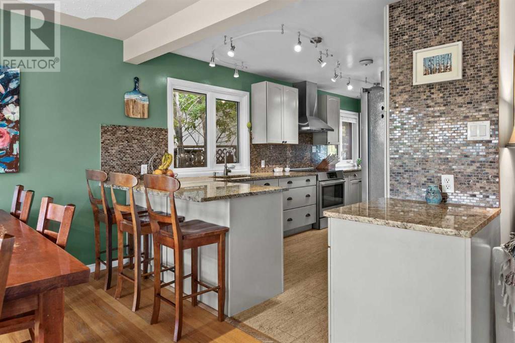 Photo 9 of 73 Cumberland Drive Nw, Calgary AB