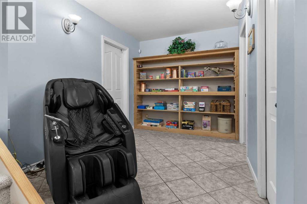 Photo 29 of 73 Cumberland Drive Nw, Calgary AB