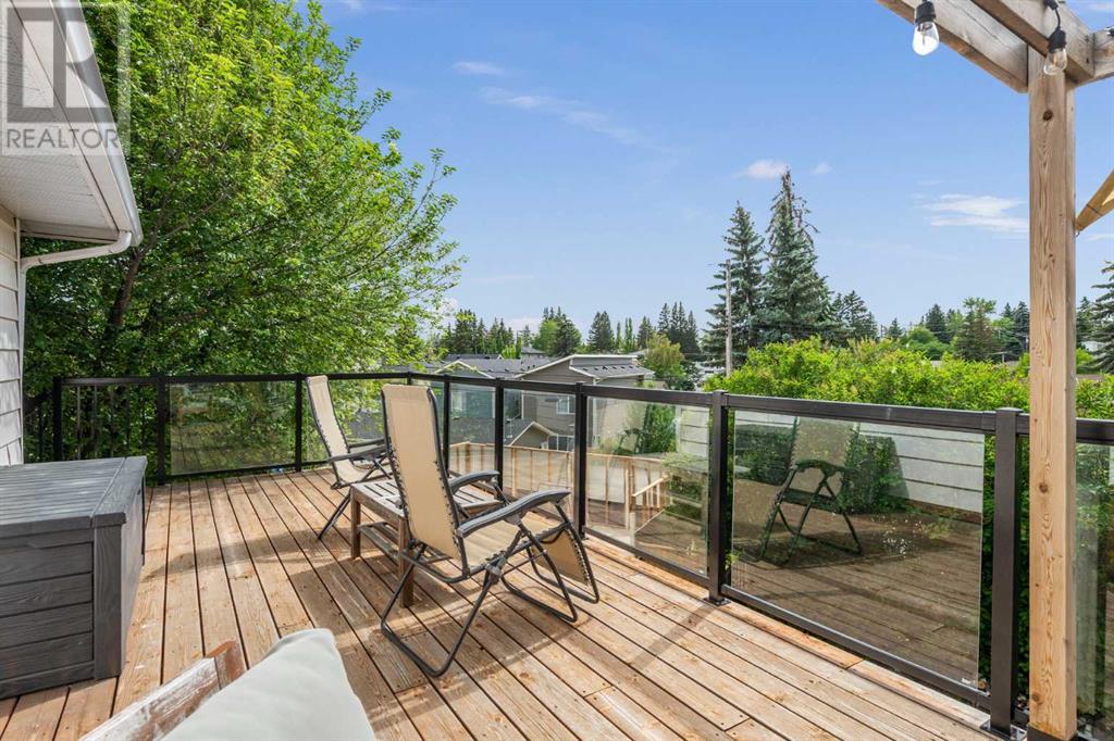 Photo 16 of 73 Cumberland Drive Nw, Calgary AB