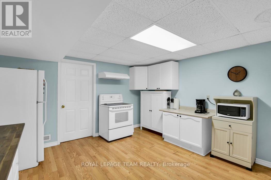 Photo 3 of 1581 Belleterre Street, Ottawa ON