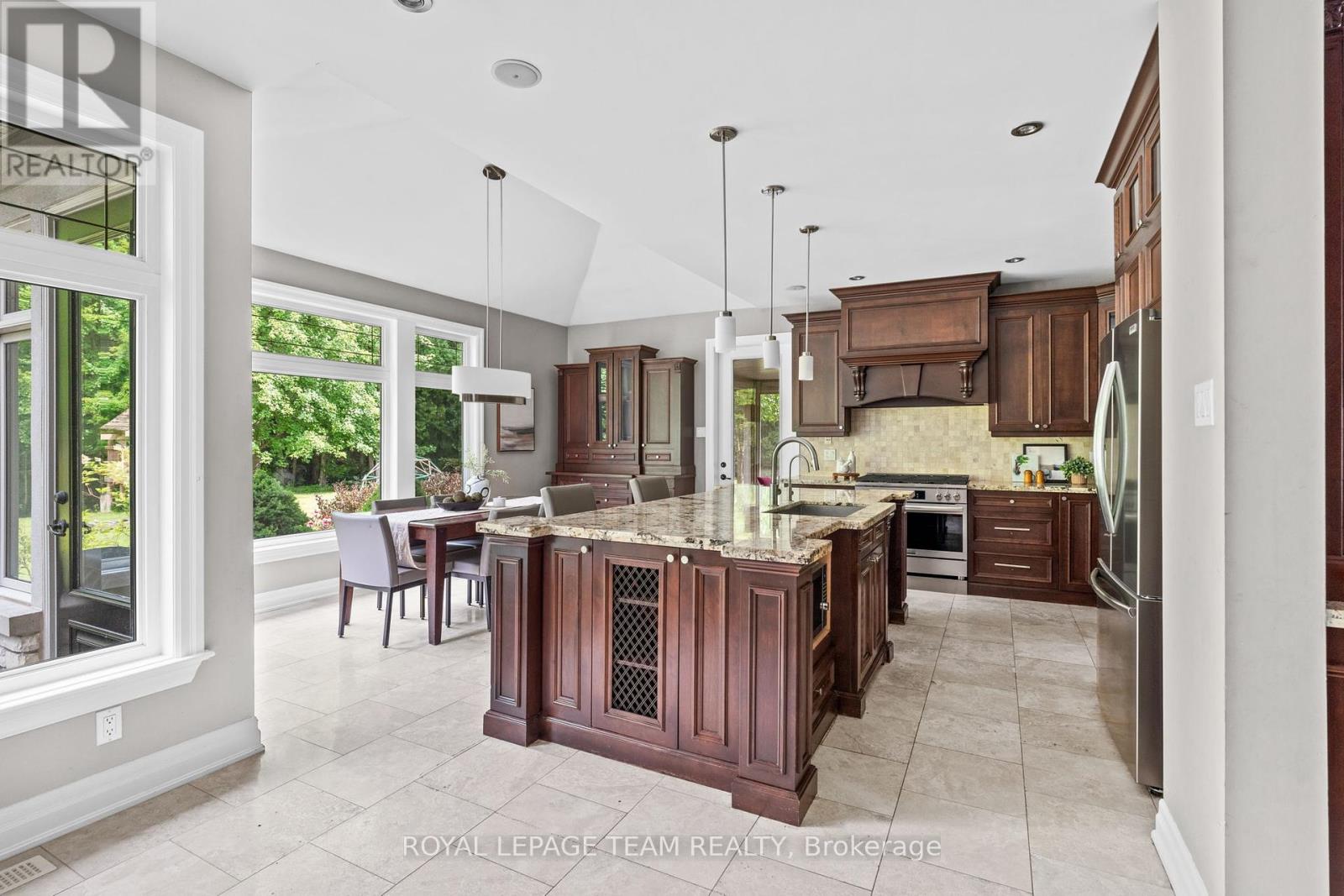 Photo 2 of 5811 Longhearth Way, Ottawa ON