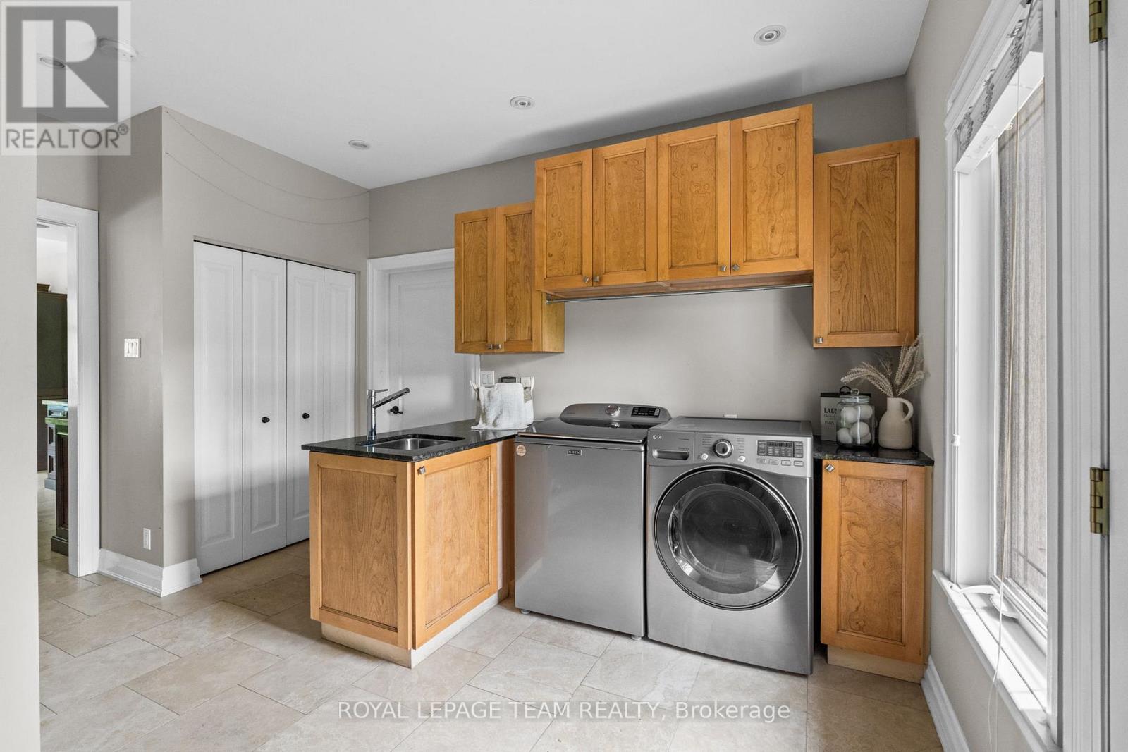Photo 21 of 5811 Longhearth Way, Ottawa ON