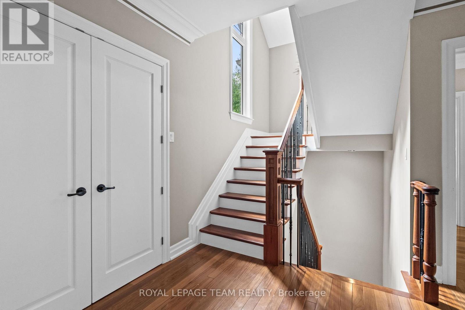 Photo 16 of 5811 Longhearth Way, Ottawa ON