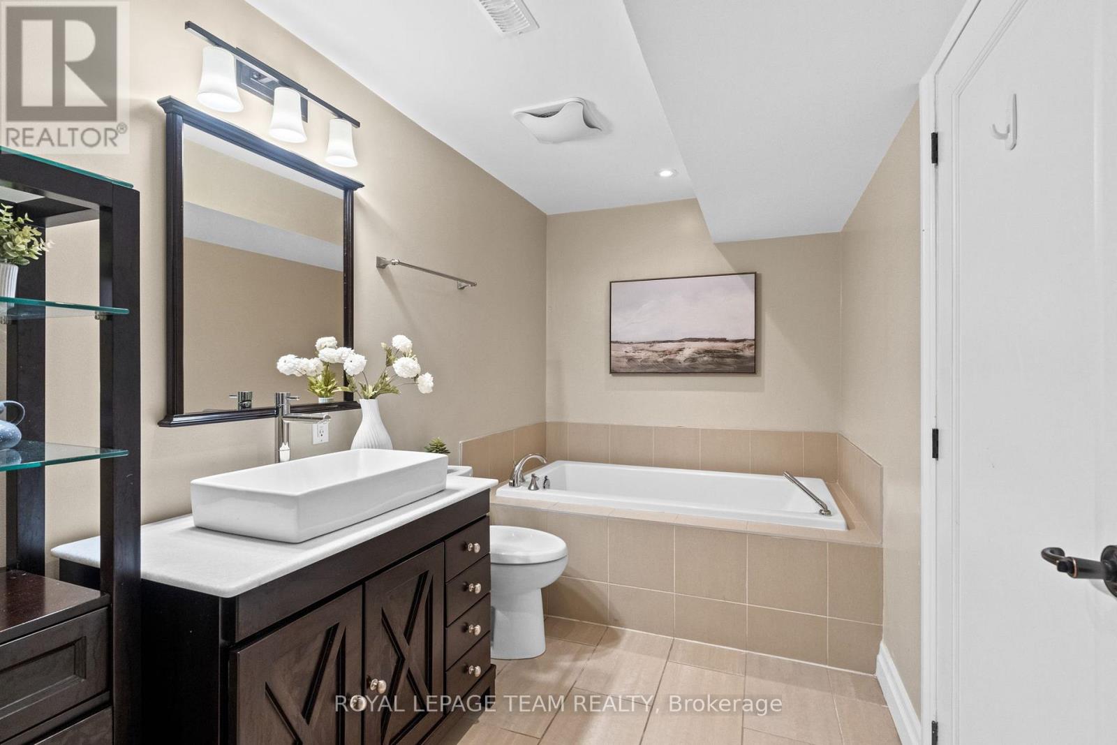 Photo 45 of 5811 Longhearth Way, Ottawa ON