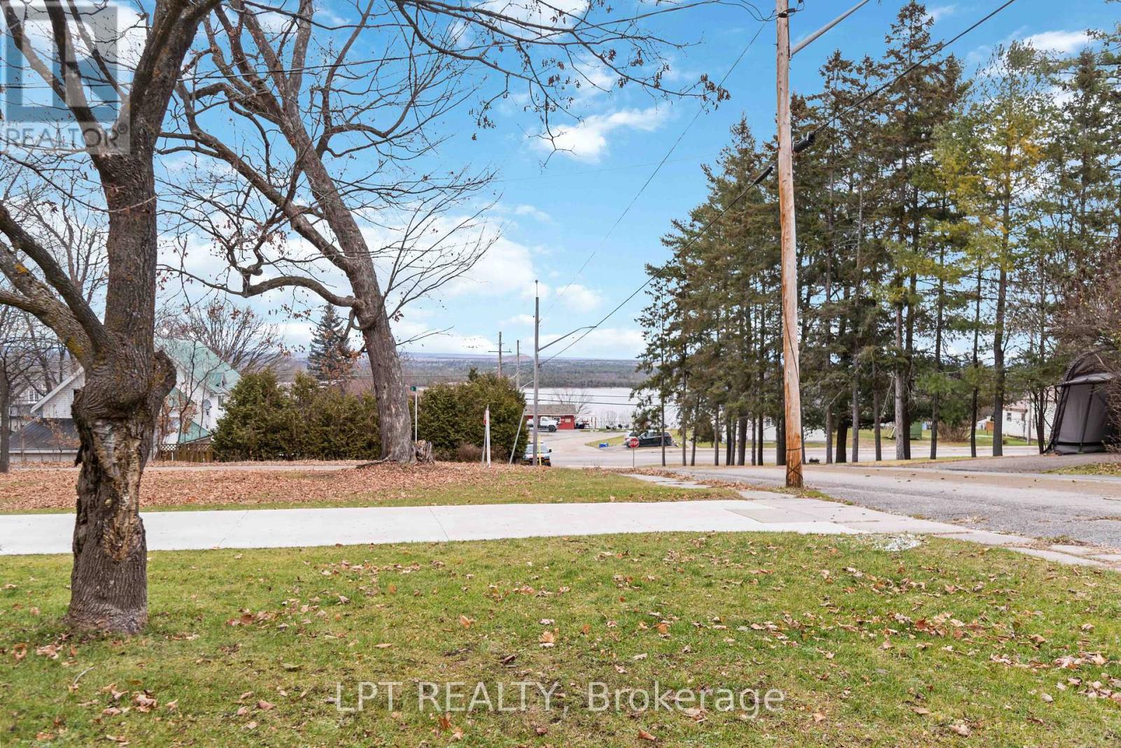 Photo 35 of 26 Charbonneau Street, Mcnab Braeside ON