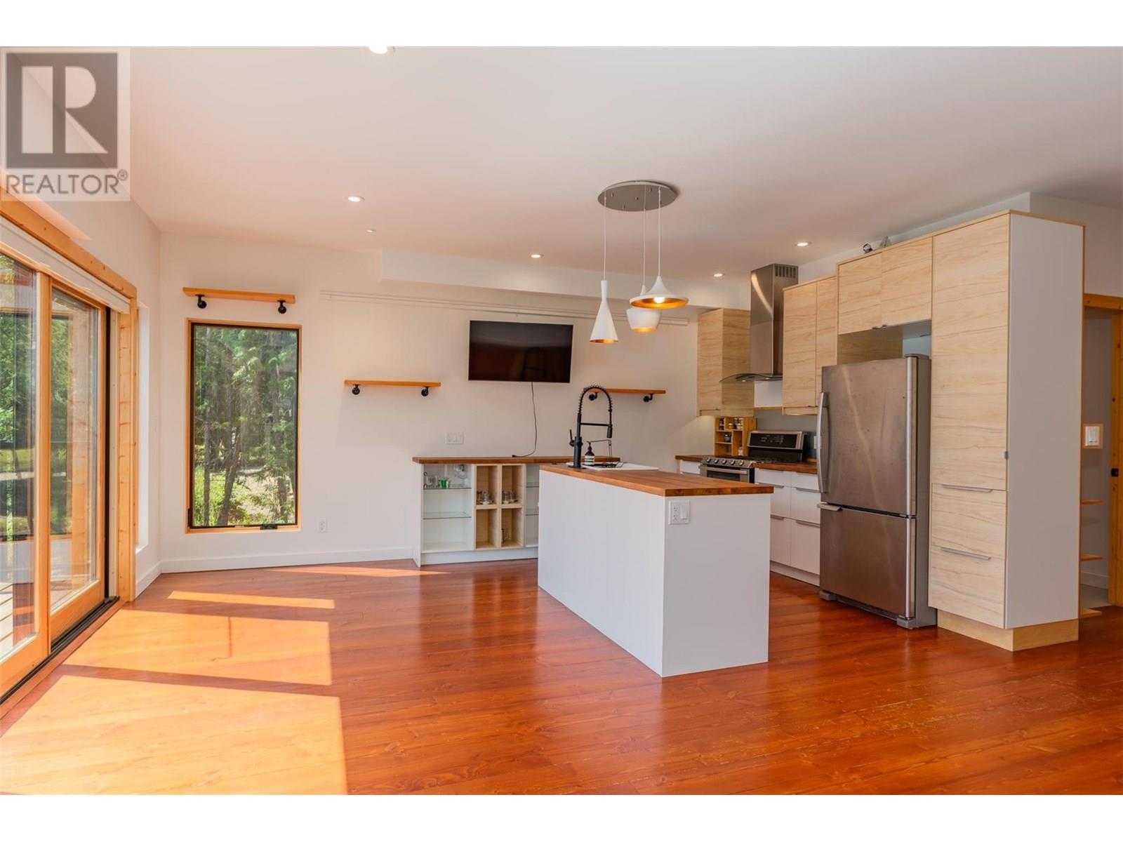 5336 Amundsen Road, Kaslo