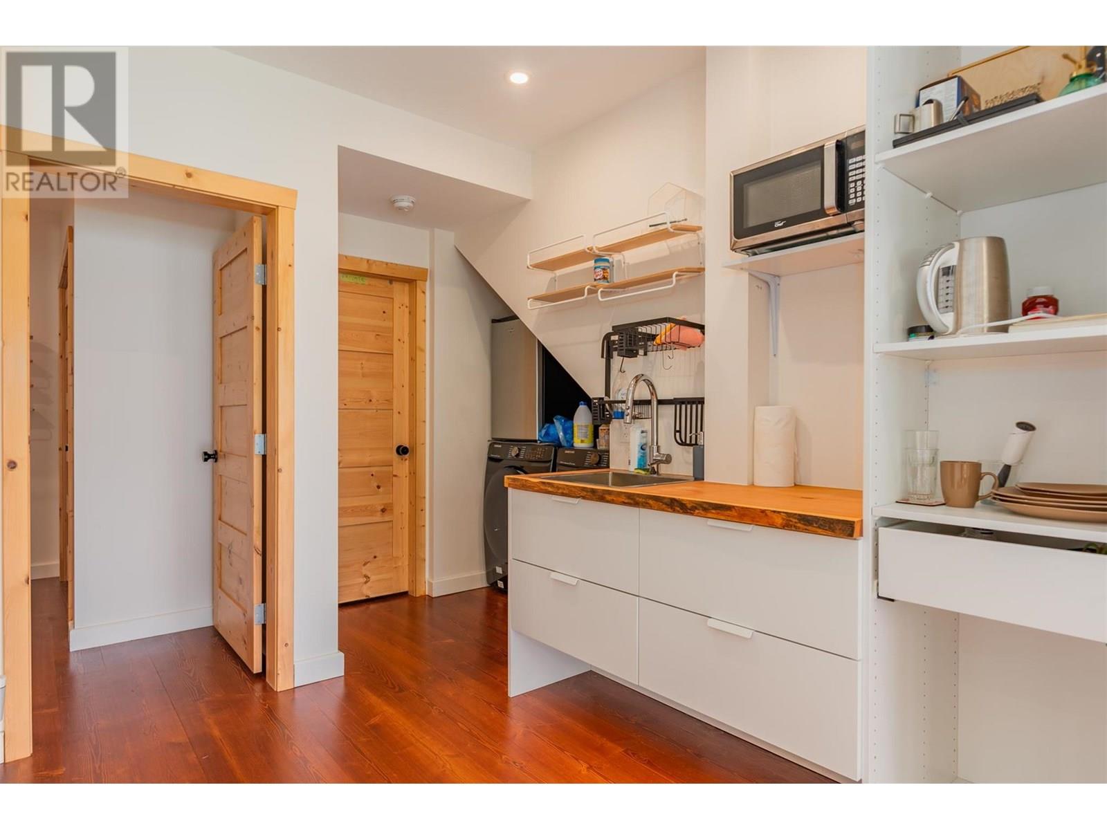 5336 Amundsen Road, Kaslo