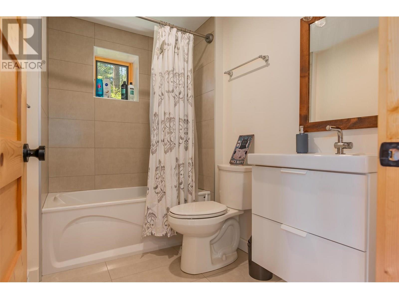 5336 Amundsen Road, Kaslo