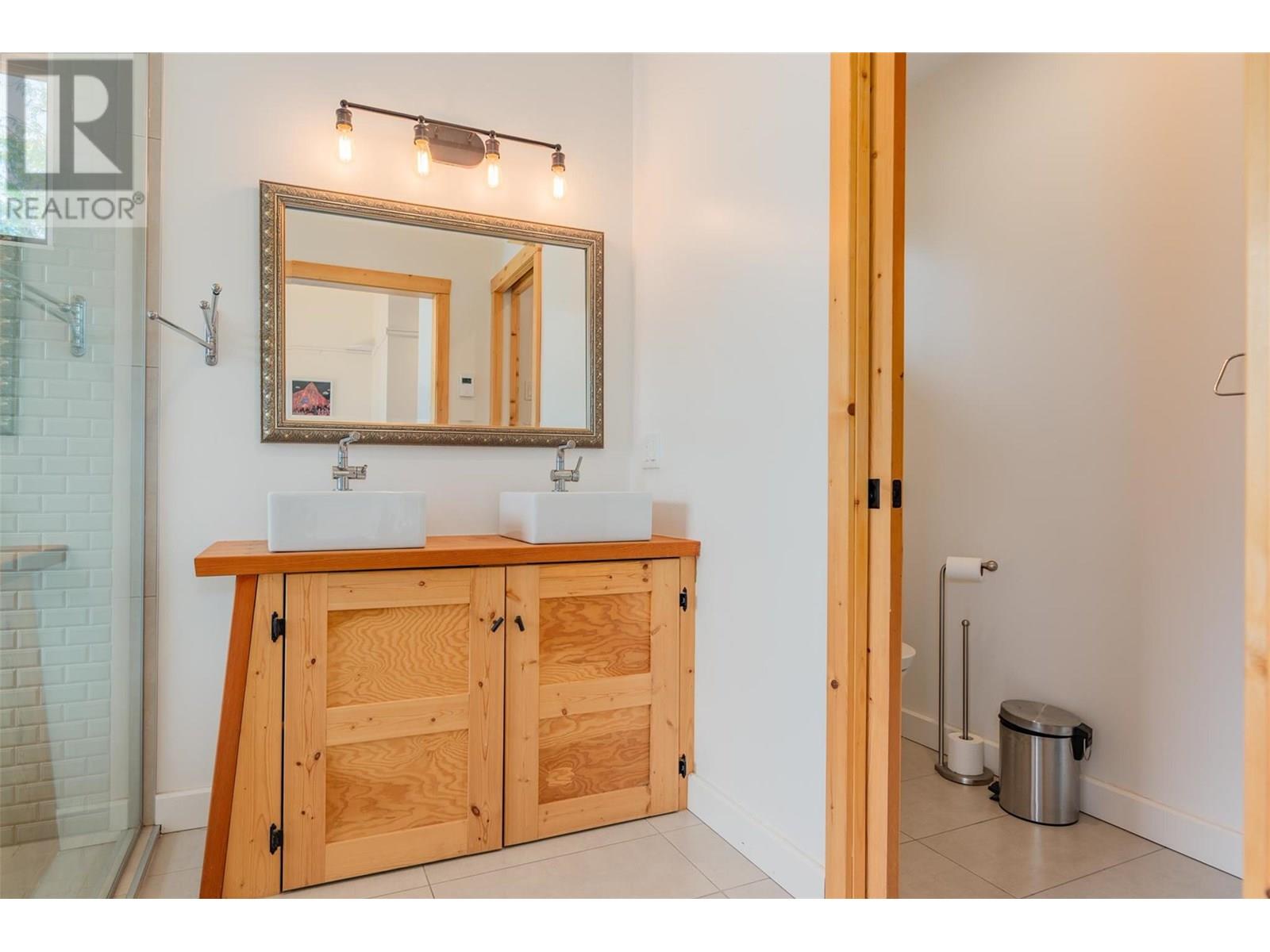 5336 Amundsen Road, Kaslo