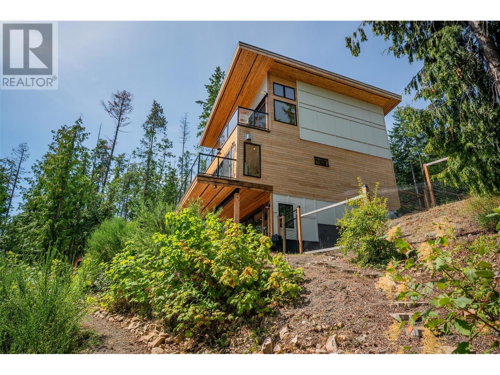 5336 Amundsen Road, Kaslo