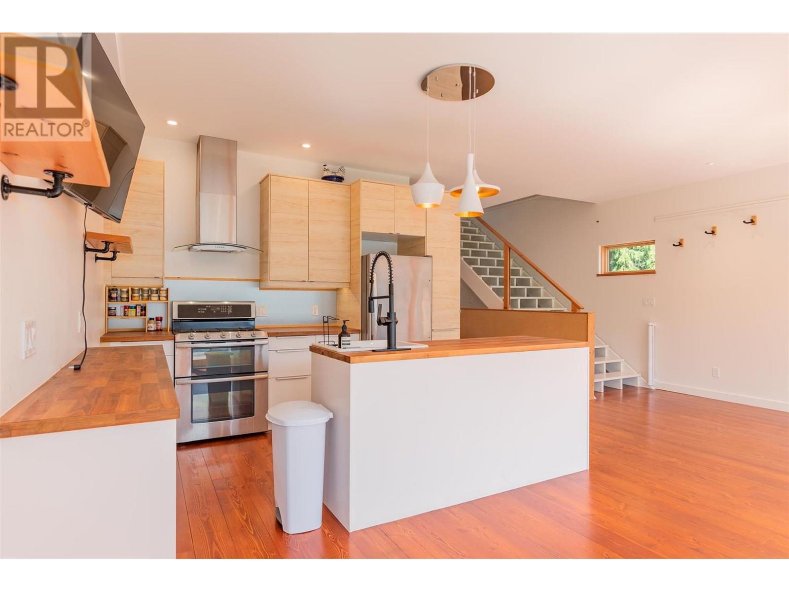 5336 Amundsen Road, Kaslo