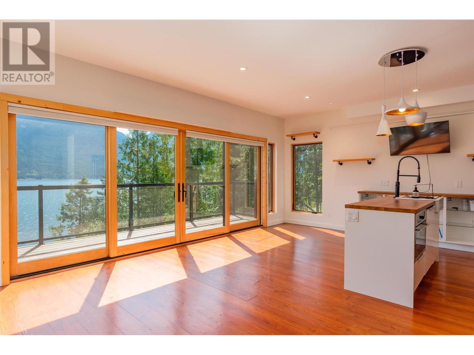 5336 Amundsen Road, Kaslo