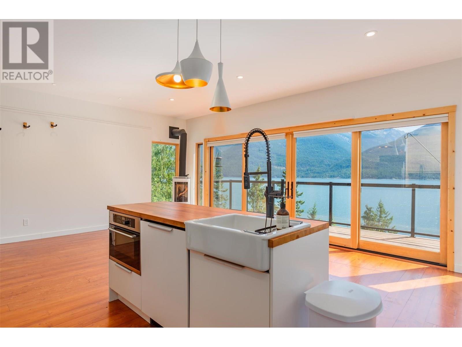 5336 Amundsen Road, Kaslo