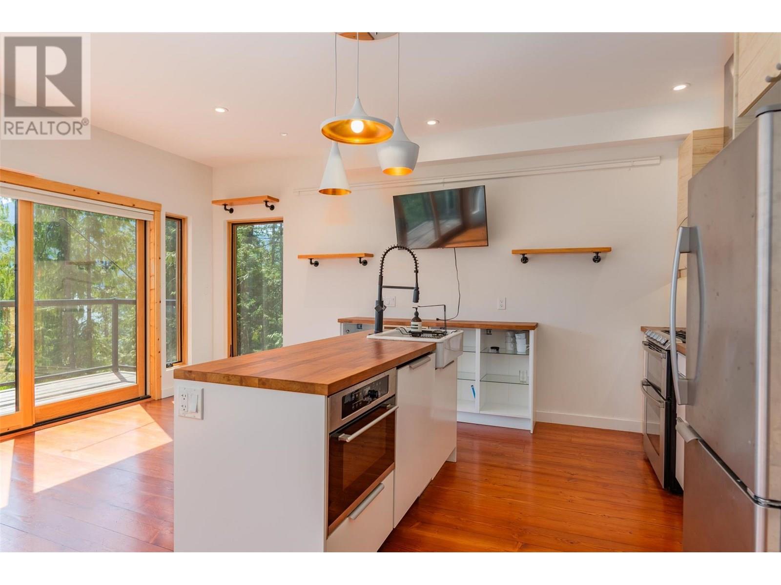 5336 Amundsen Road, Kaslo