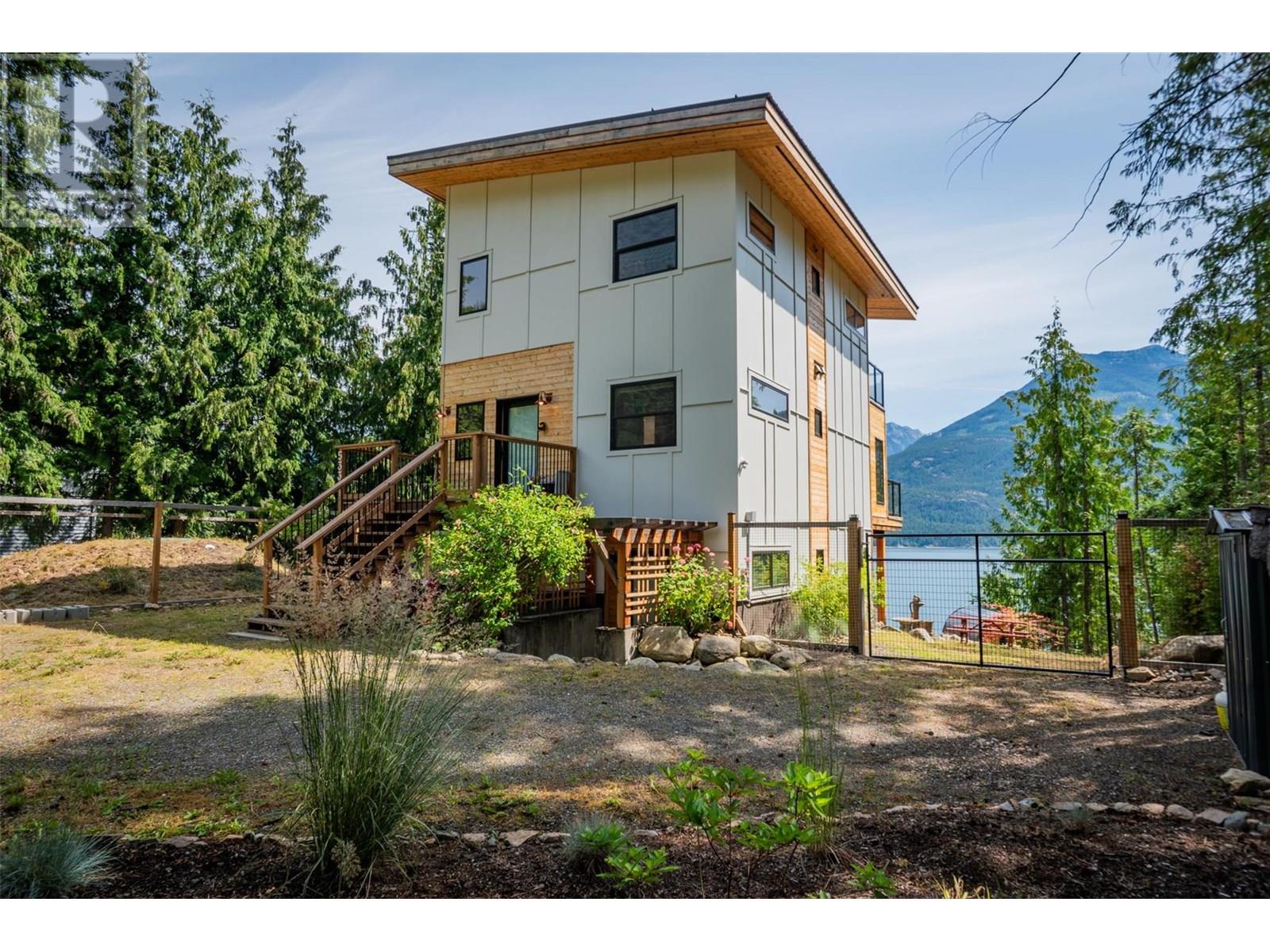 5336 Amundsen Road, Kaslo