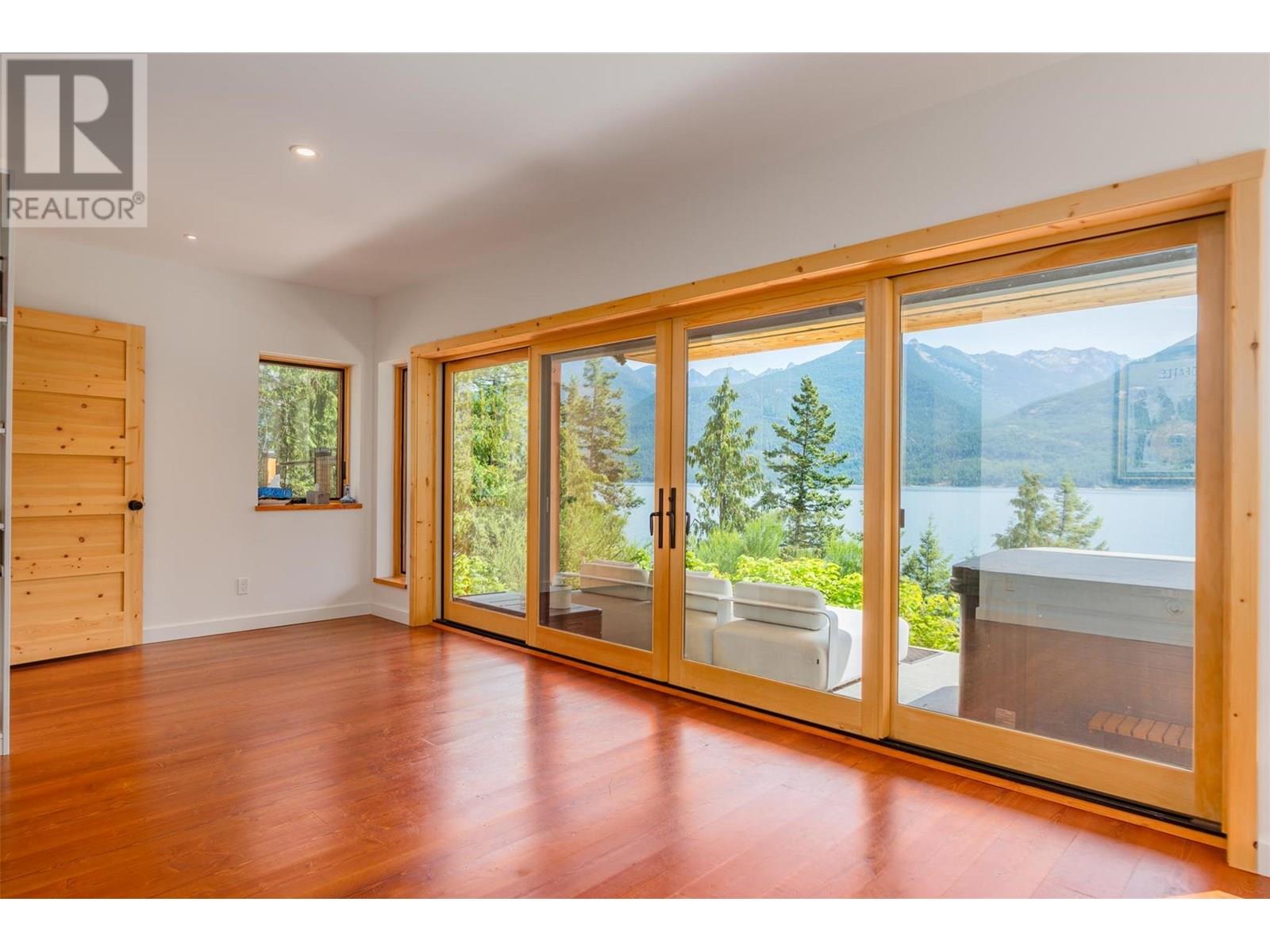 5336 Amundsen Road, Kaslo