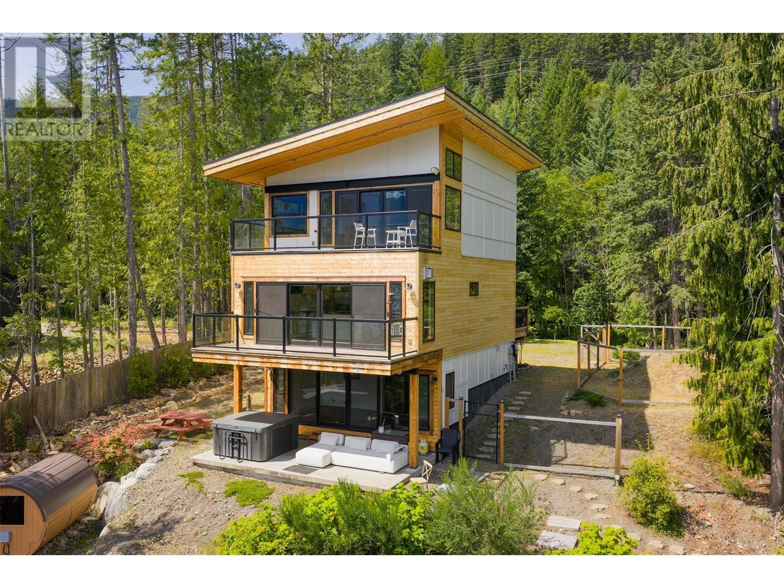 5336 Amundsen Road, Kaslo