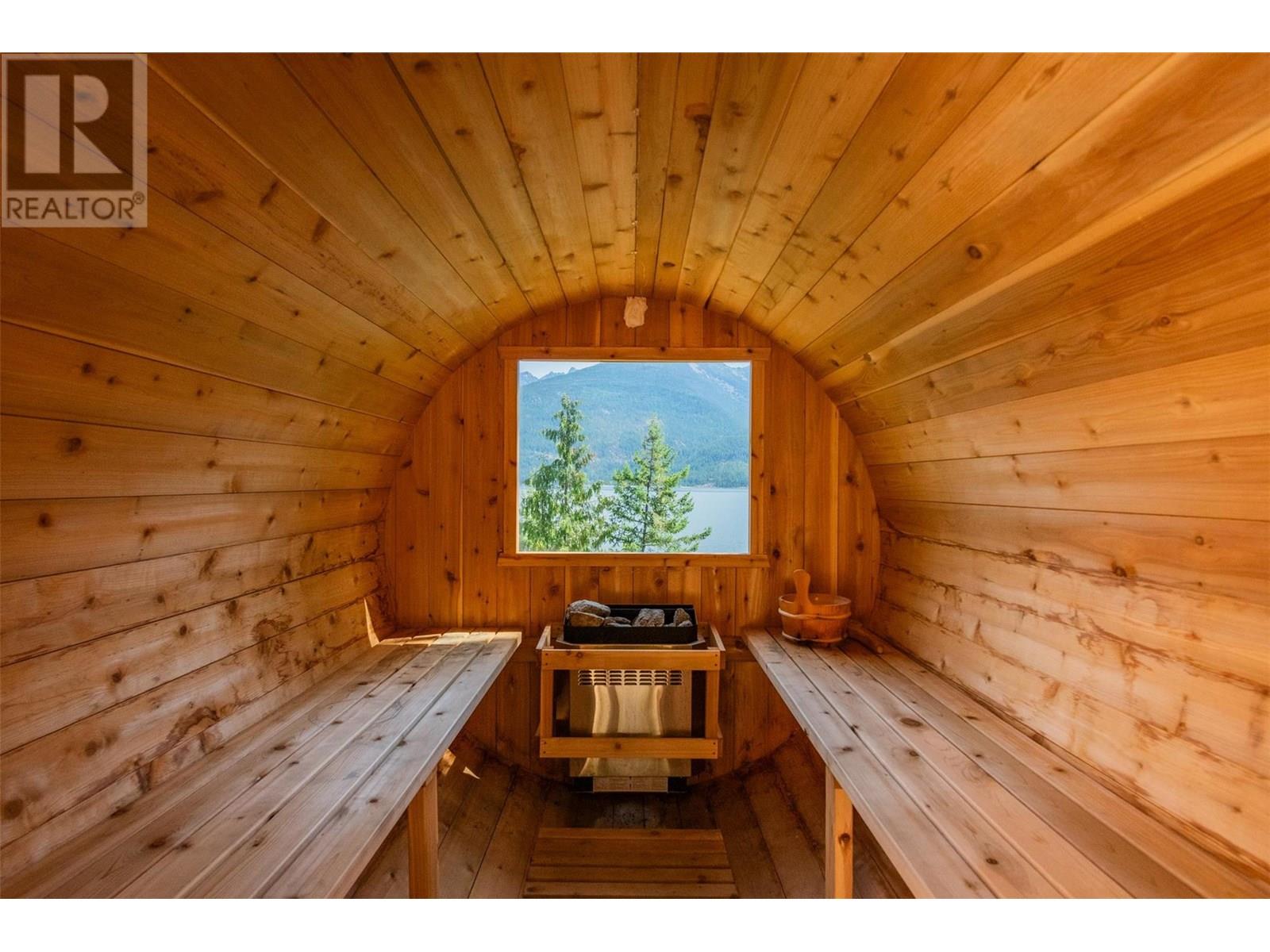 5336 Amundsen Road, Kaslo