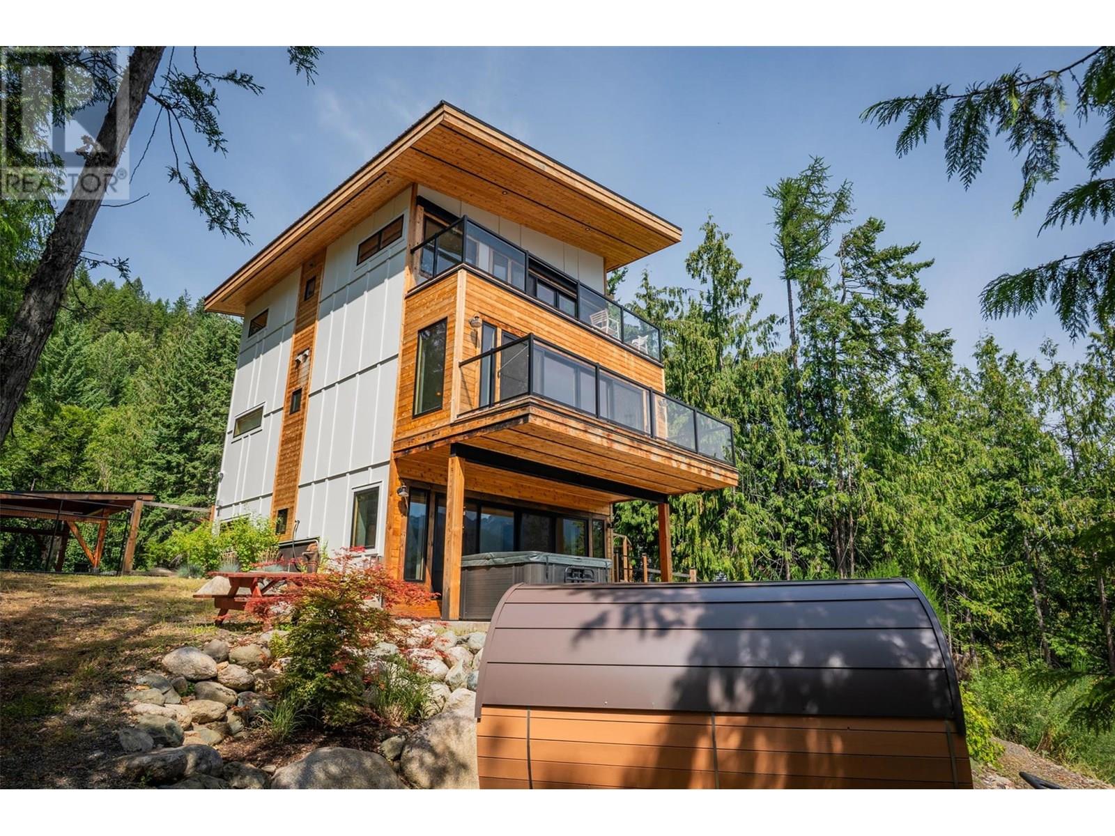 5336 Amundsen Road, Kaslo