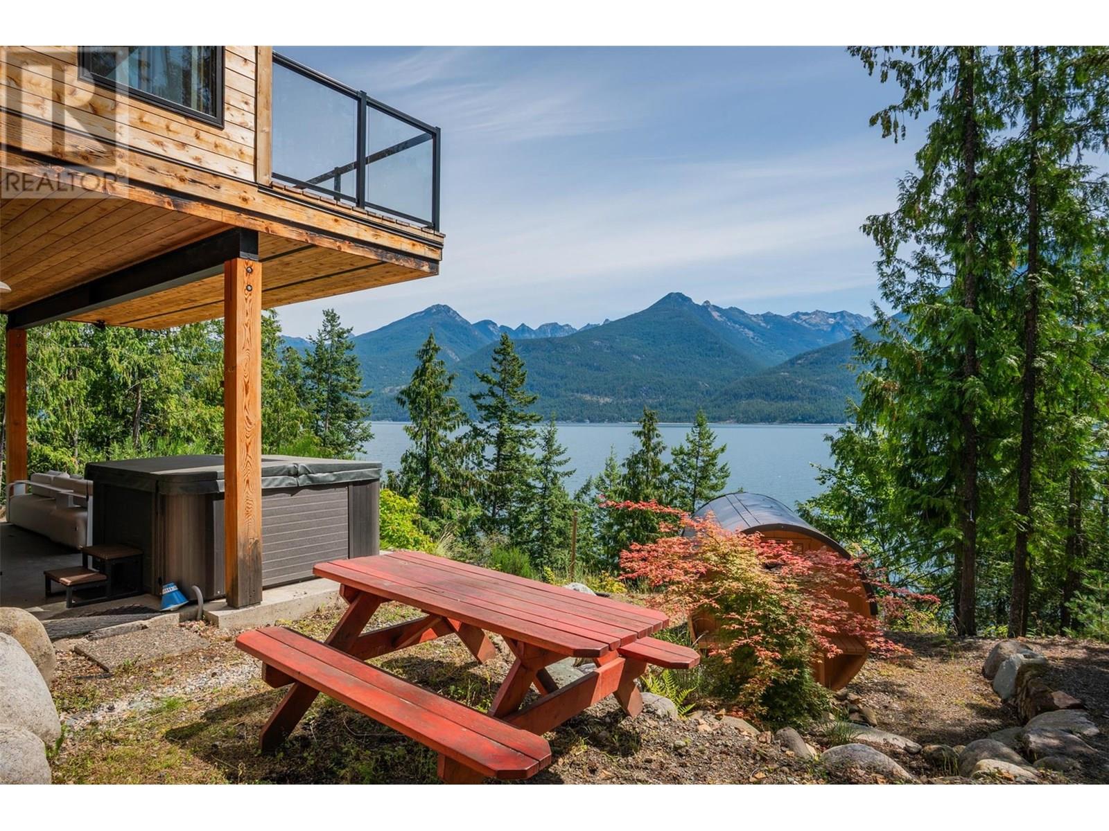 5336 Amundsen Road, Kaslo