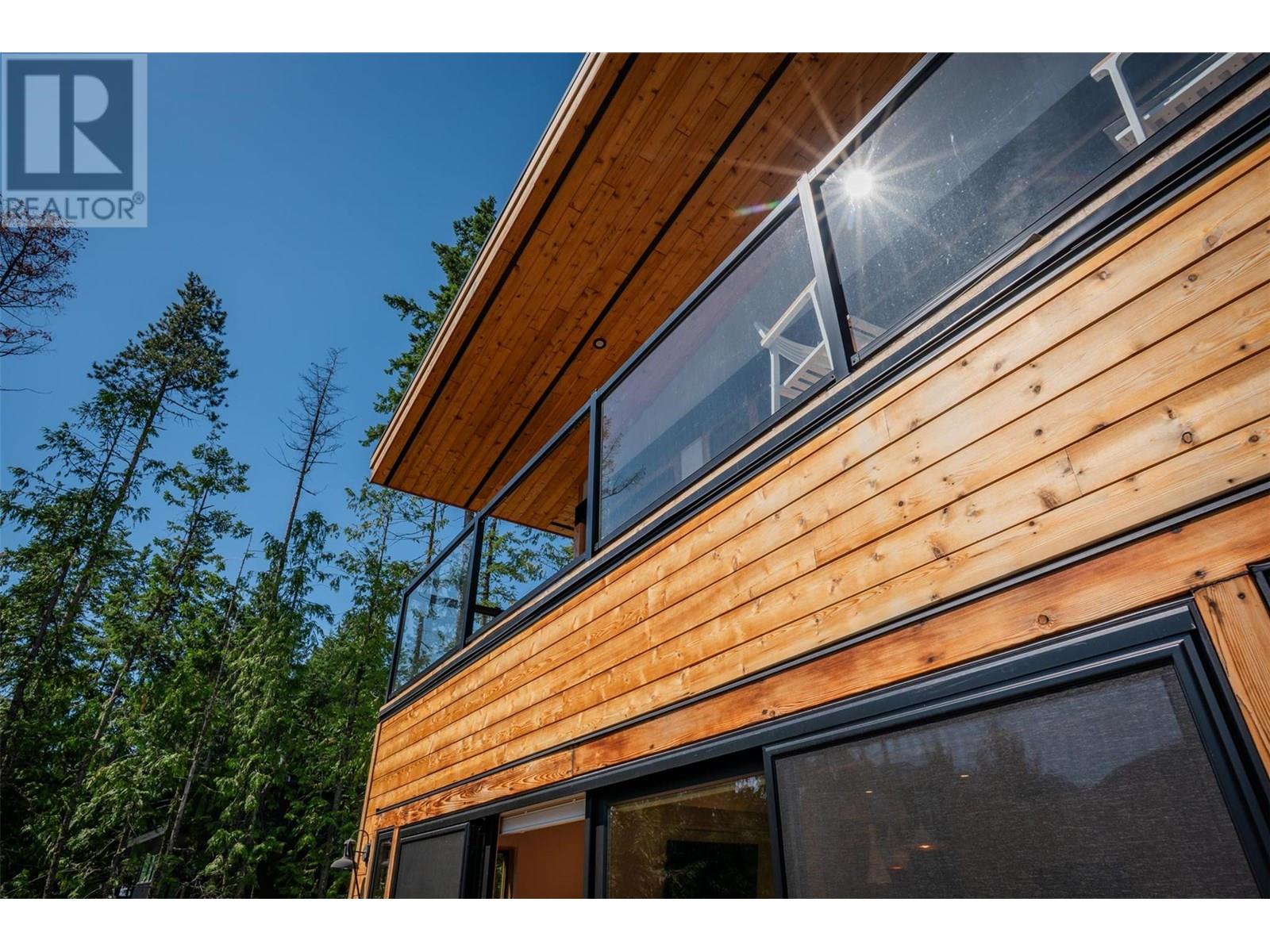 5336 Amundsen Road, Kaslo