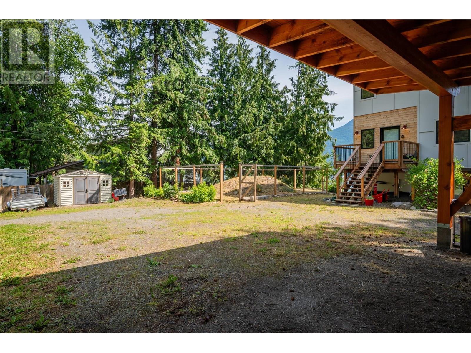 5336 Amundsen Road, Kaslo
