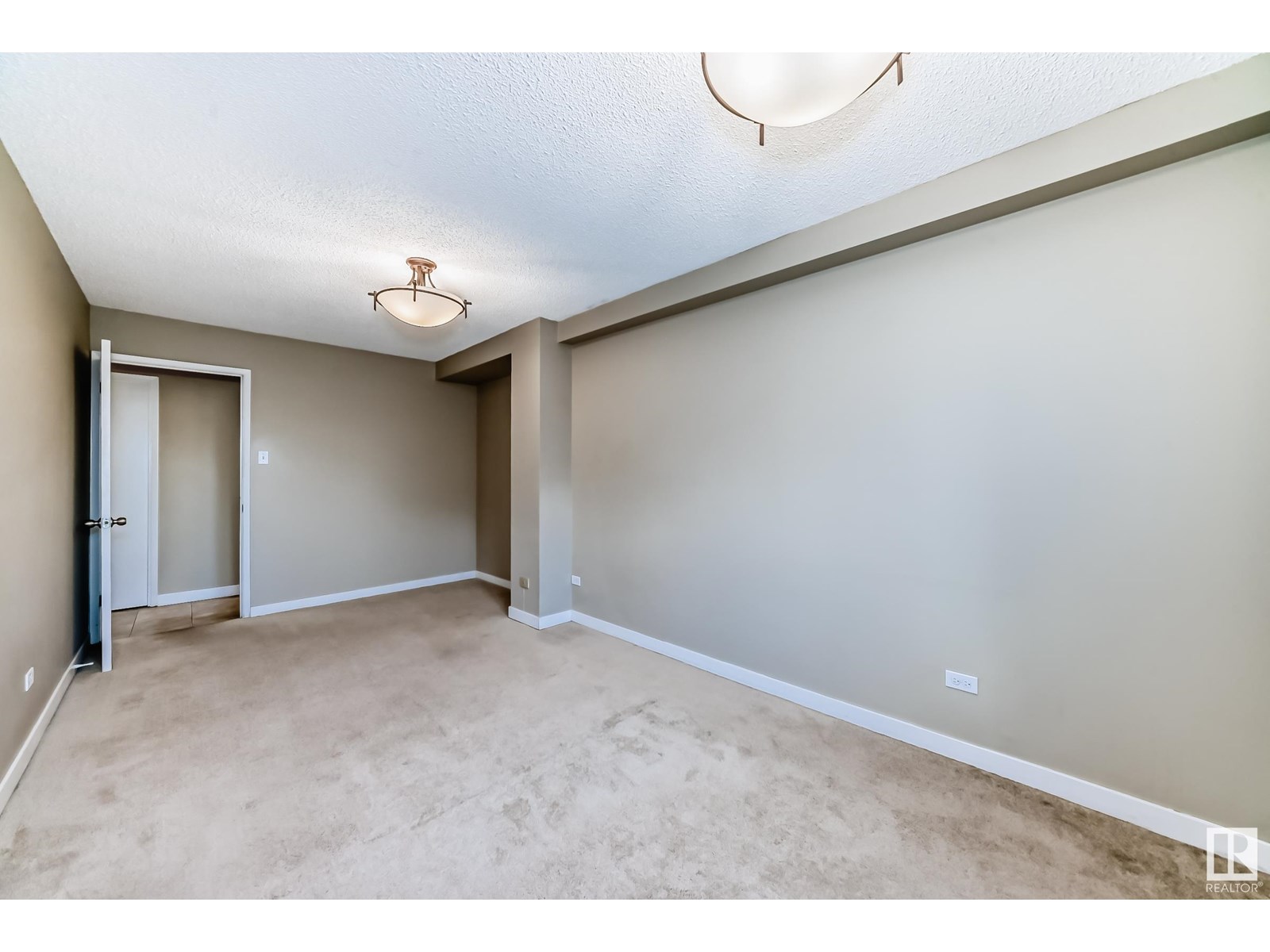 Photo 45 of 101 9737 112 St Nw, Edmonton AB