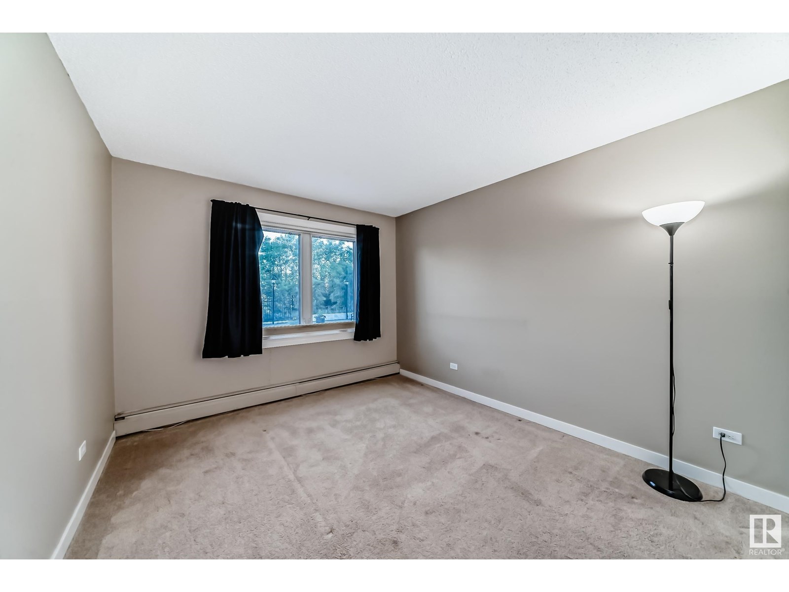 Photo 6 of 101 9737 112 St Nw, Edmonton AB