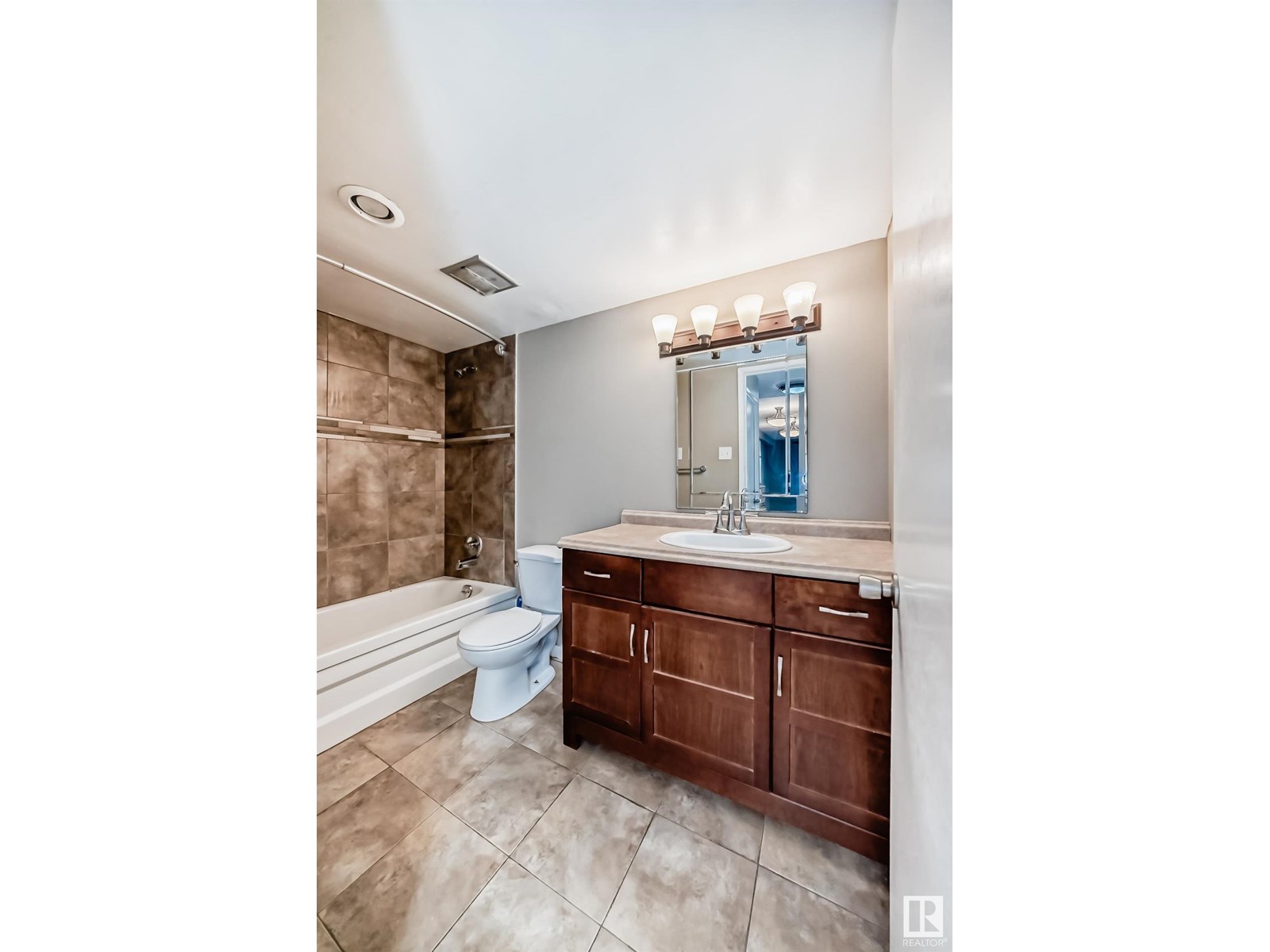 Photo 4 of 101 9737 112 St Nw, Edmonton AB