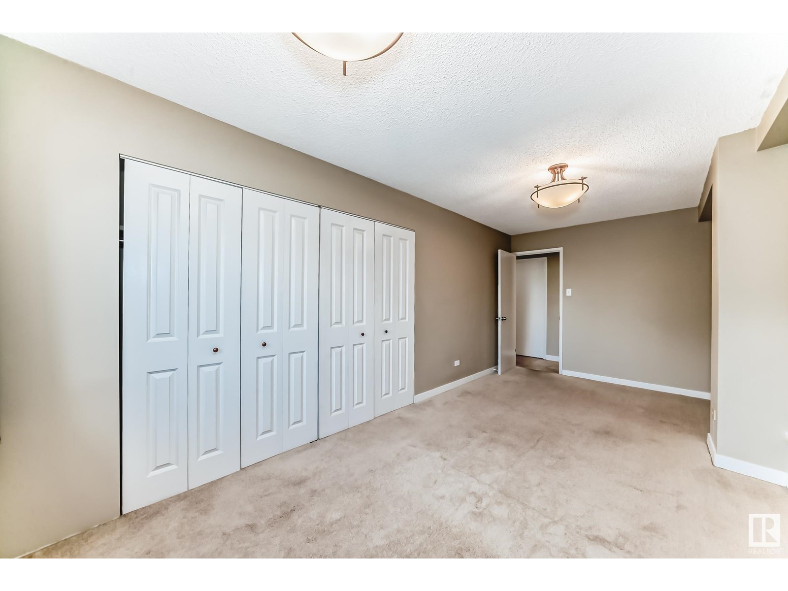Photo 3 of 101 9737 112 St Nw, Edmonton AB