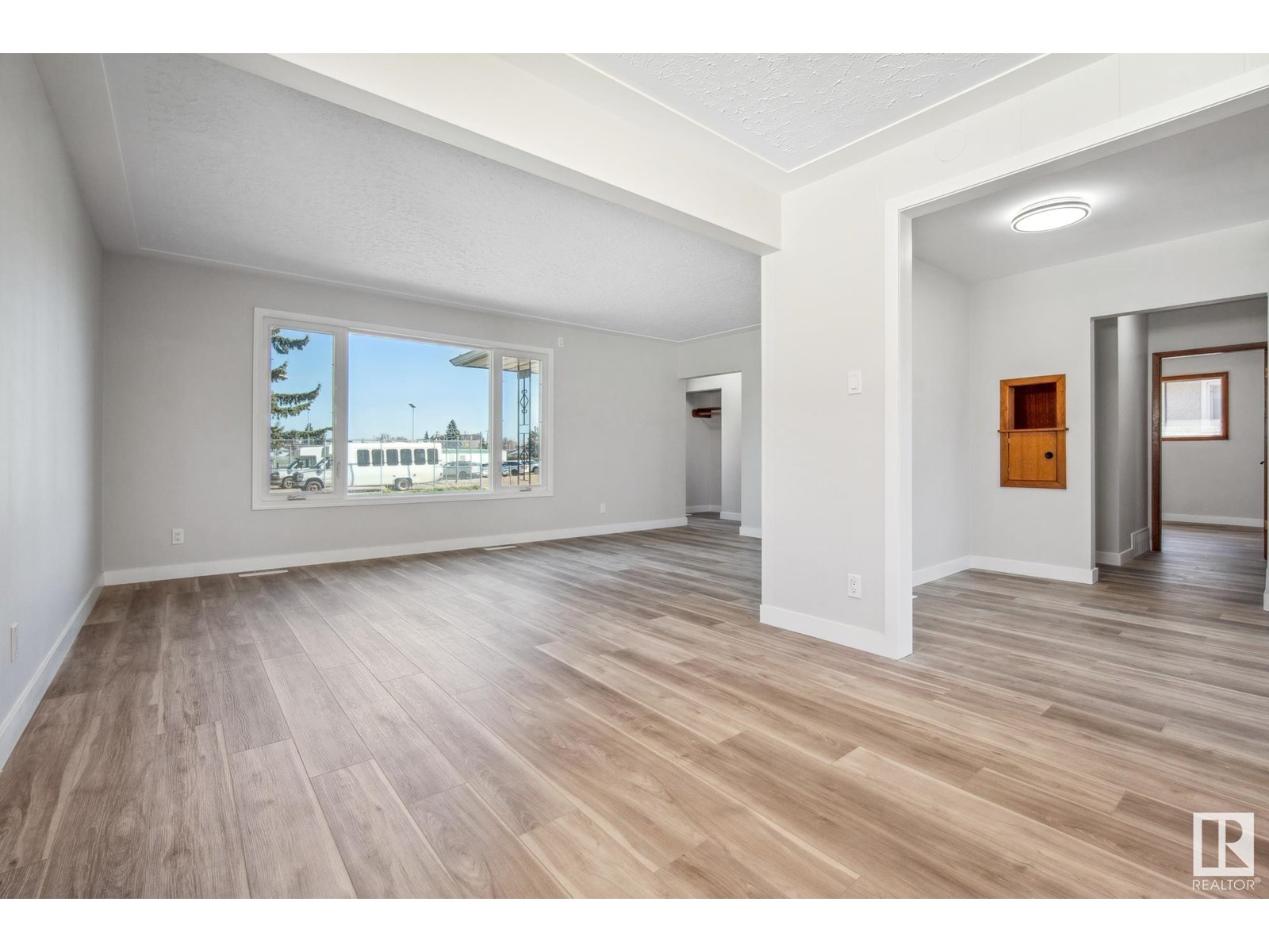 Photo 6 of 6007 95 Av Nw, Edmonton AB
