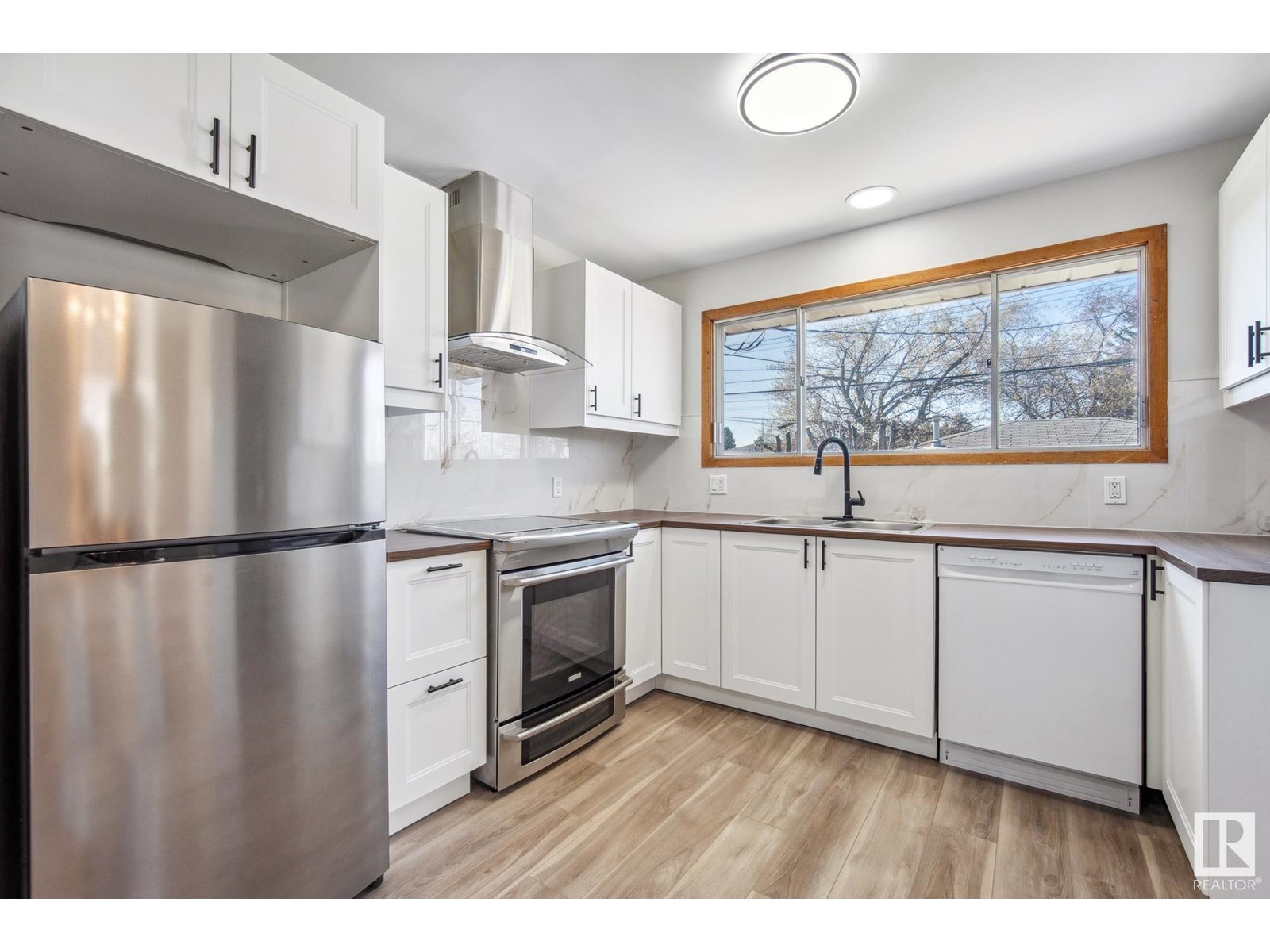 Photo 7 of 6007 95 Av Nw, Edmonton AB