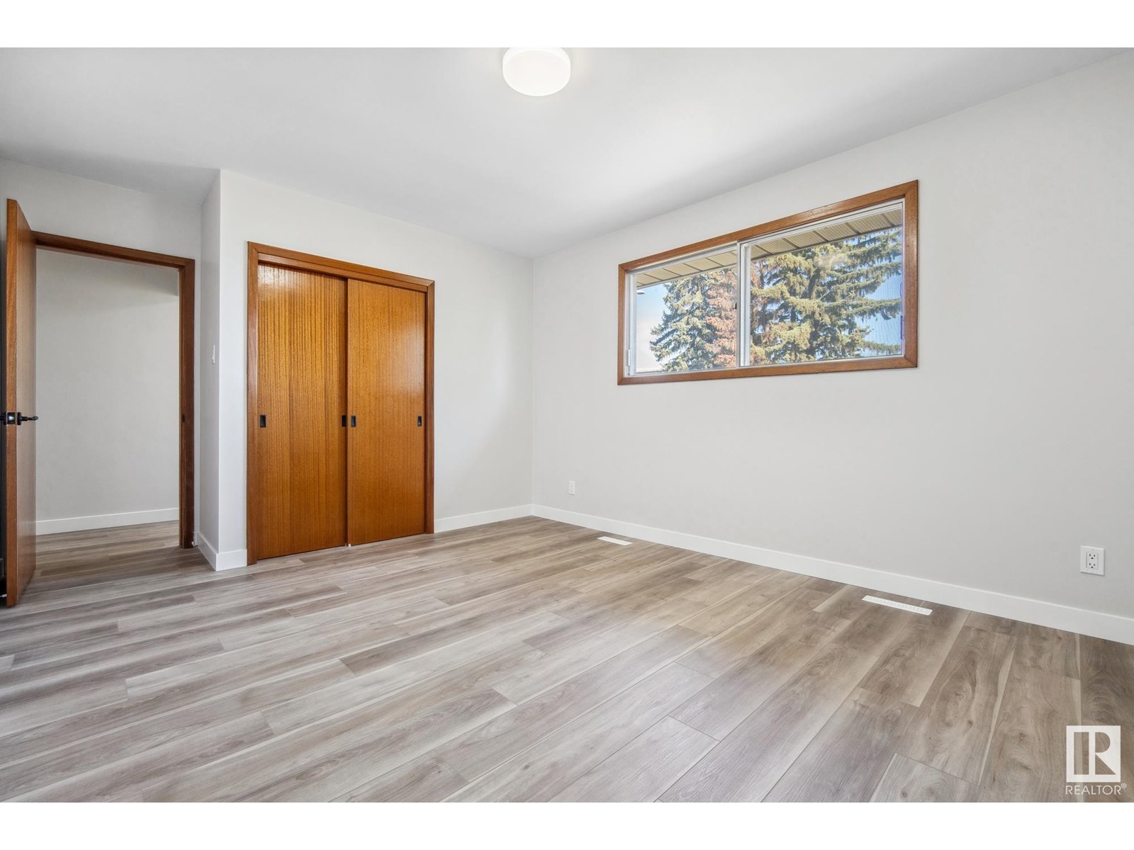 Photo 13 of 6007 95 Av Nw, Edmonton AB