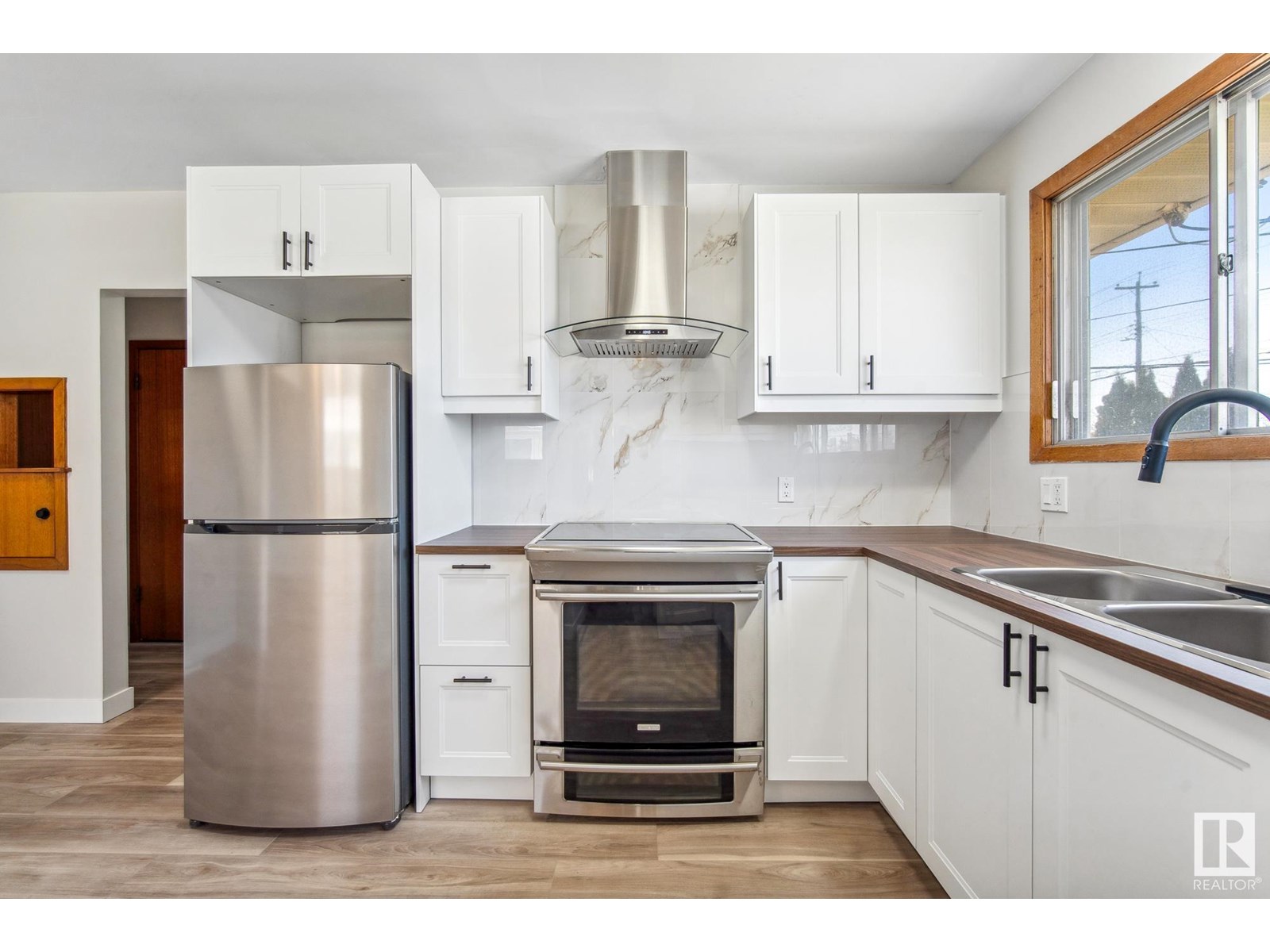 Photo 9 of 6007 95 Av Nw, Edmonton AB