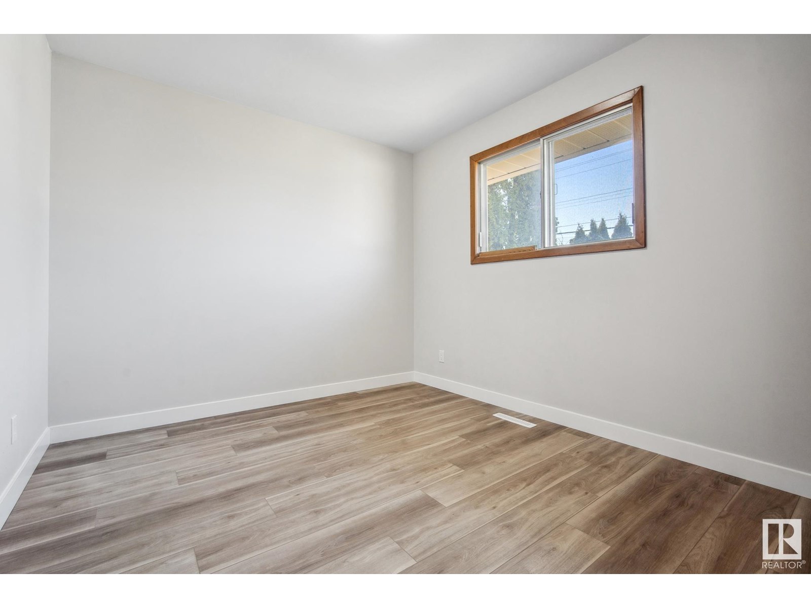 Photo 16 of 6007 95 Av Nw, Edmonton AB