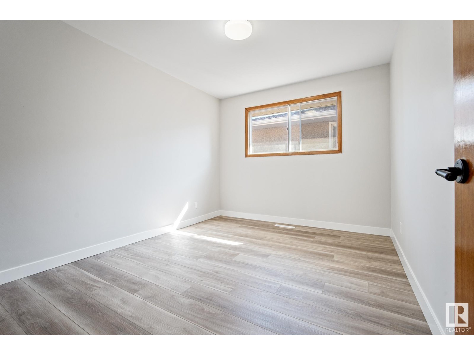 Photo 18 of 6007 95 Av Nw, Edmonton AB