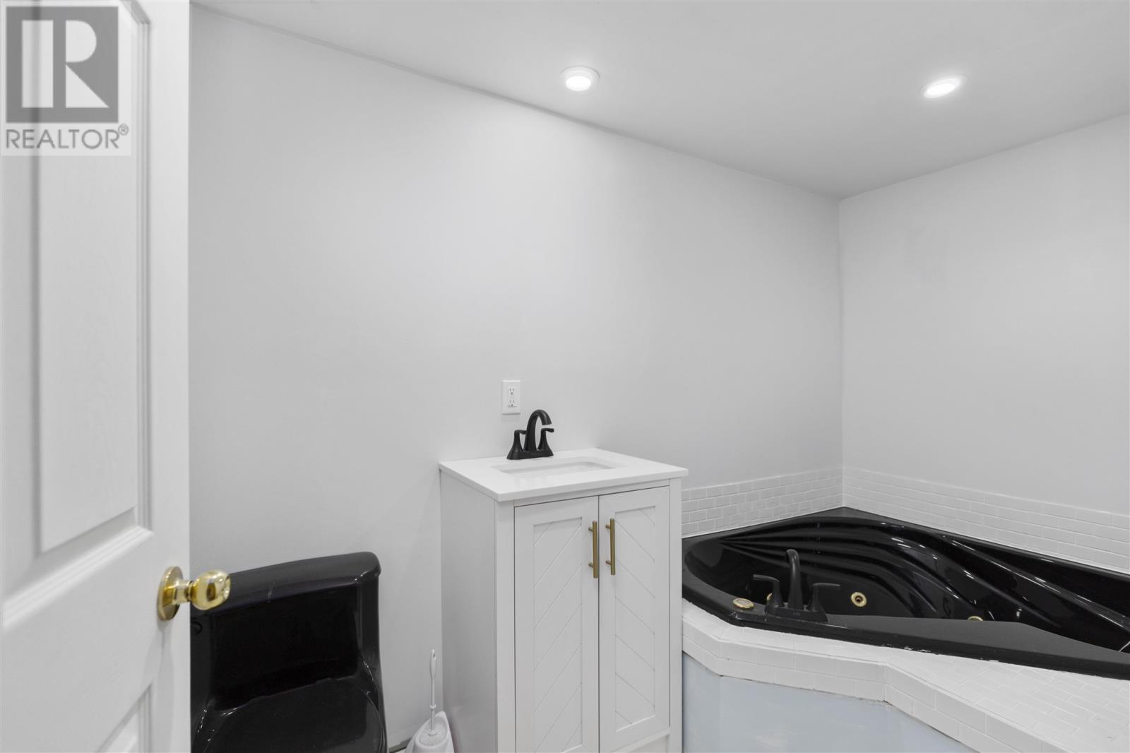 Photo 25 of 47 B River Dr, Blind River ON