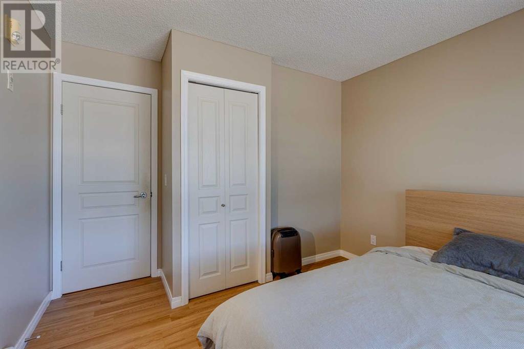 Single Family House for Sale in   Richard Place SW Lincoln Park Calgary 