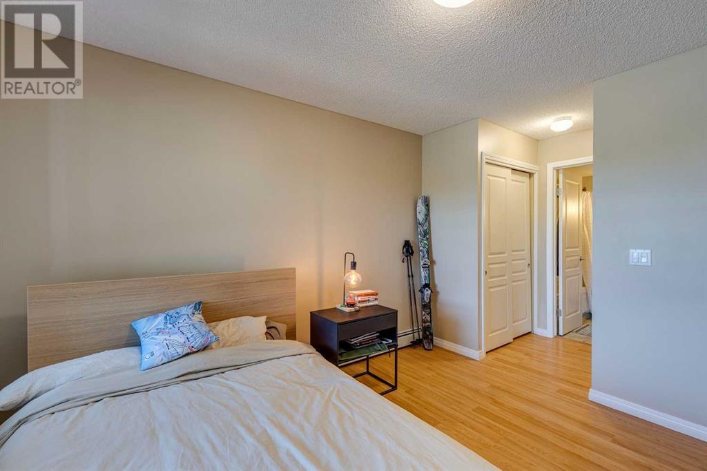 Single Family House for Sale in   Richard Place SW Lincoln Park Calgary 