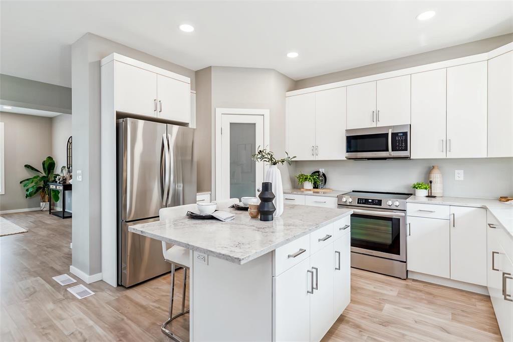 Photo 3 of 275 Robert Bockstael Drive, Winnipeg MB