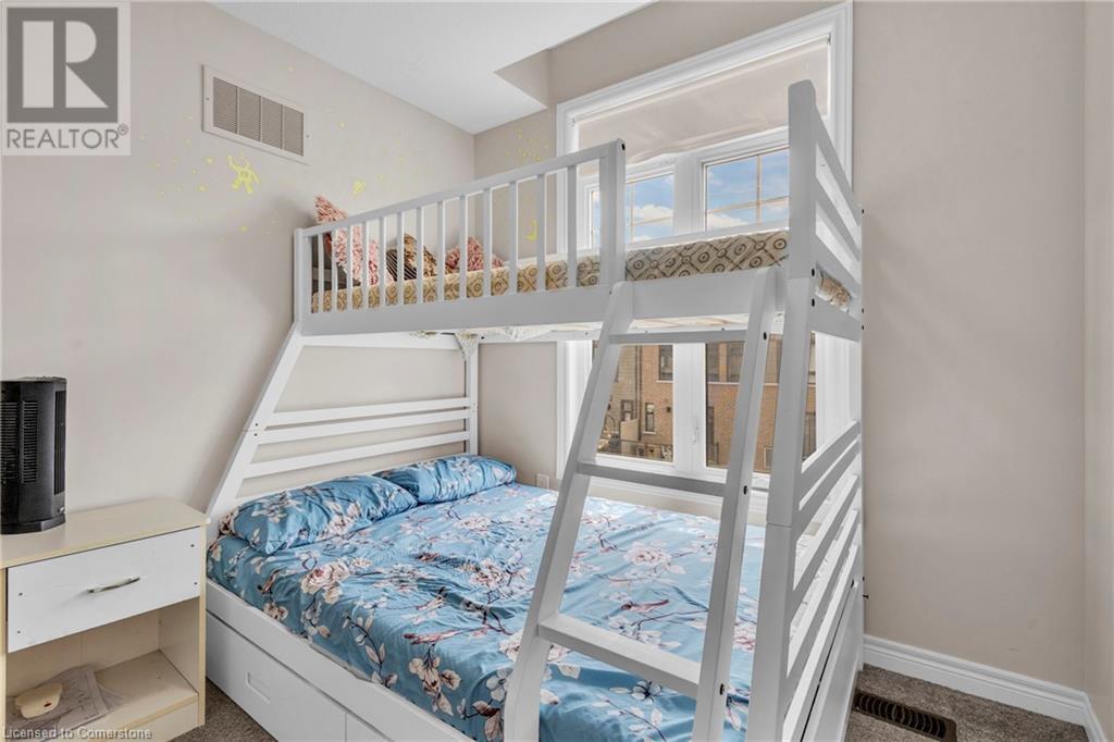 Photo 18 of 68 Esplanade Lane, Grimsby ON