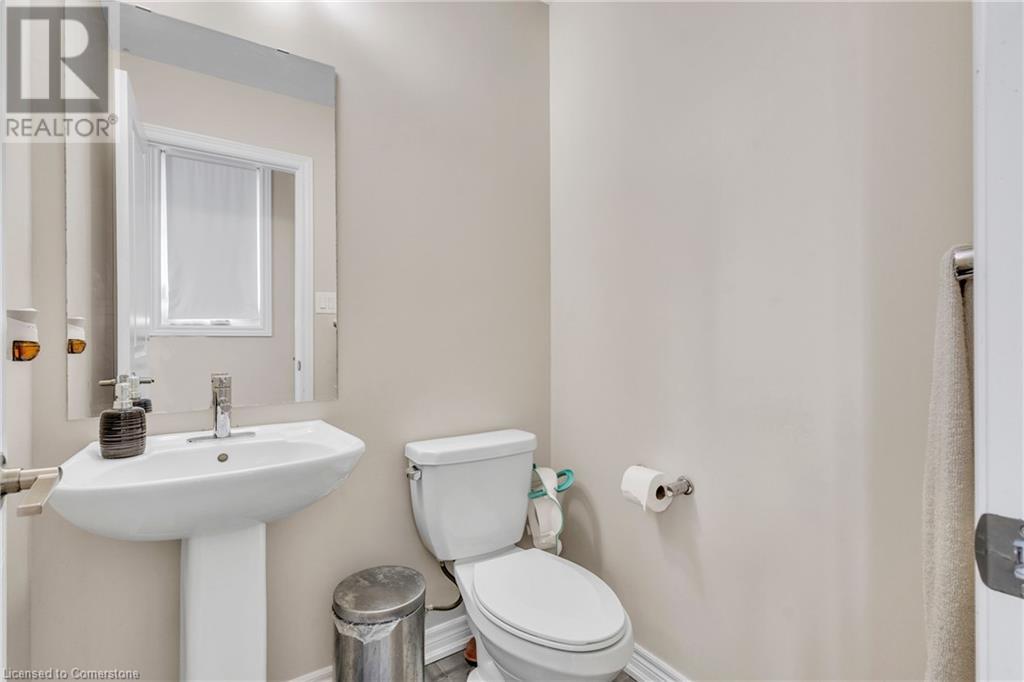 Photo 28 of 68 Esplanade Lane, Grimsby ON