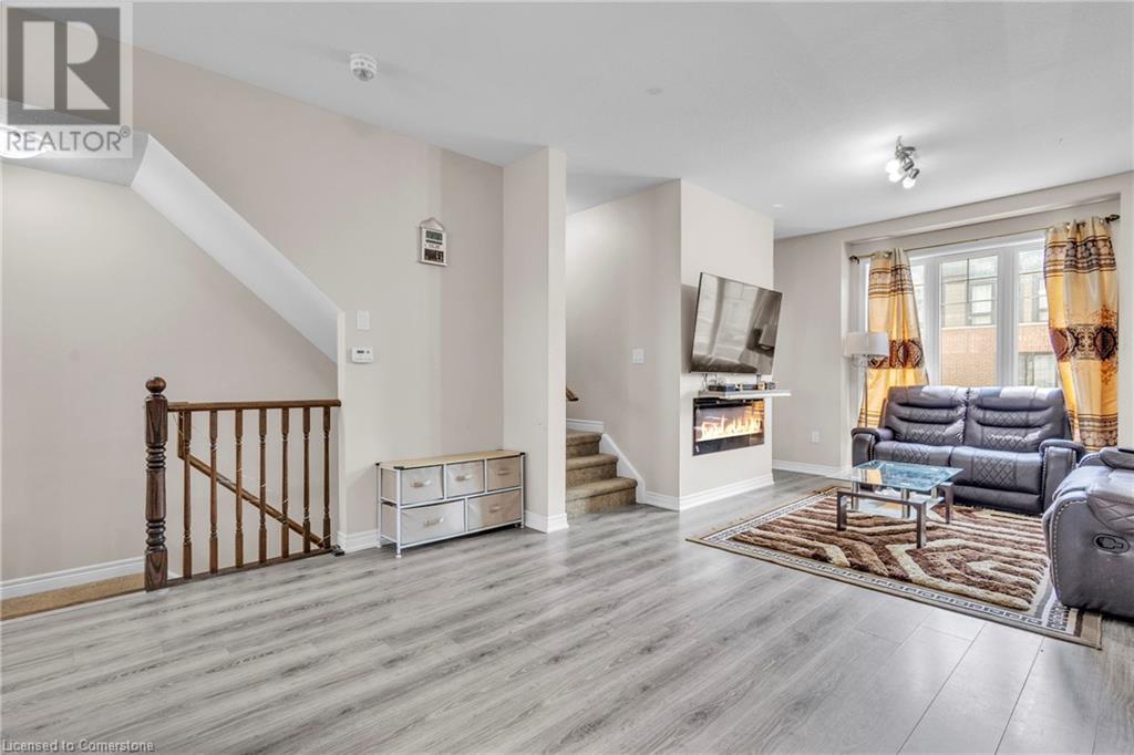 Photo 30 of 68 Esplanade Lane, Grimsby ON